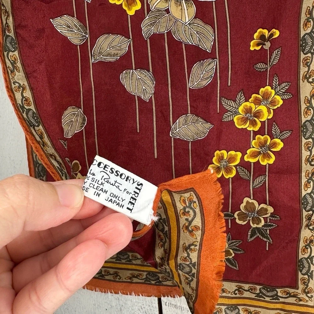 Oscar de la Renta Vintage Silk Scarf Red‎ Floral Accessory Street Made in Japan